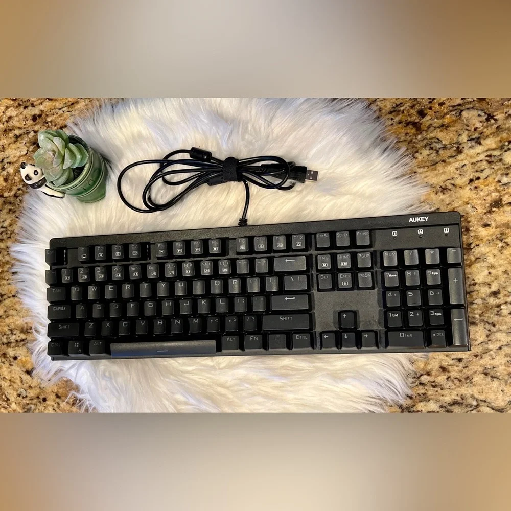 AUKEY KM-G6 Wired Keyboard Mechanical For Windows Gaming PC 104 Keys